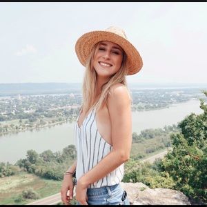 Meet your posher, Nikayla!